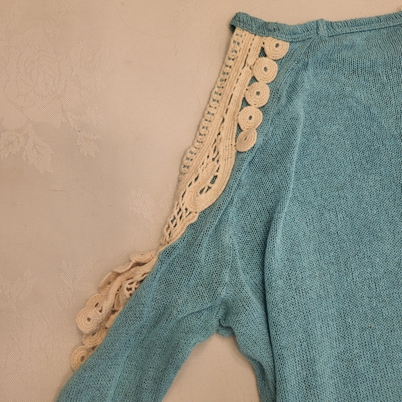 Adorable bohemian lace shoulder cut-out knitted long sleeve in arctic blue 🩵 - Picture 11 of 16